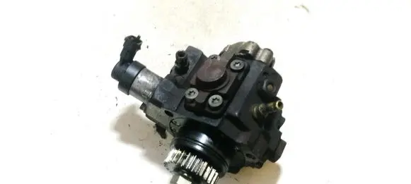 Renault Koleos I Fuel injection high pressure pump 0445010170 9607265