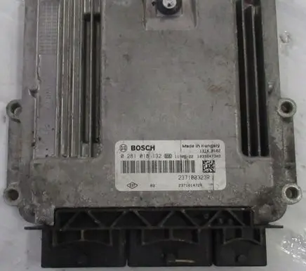 Renault Megane III Engine control unit/module 0281018132