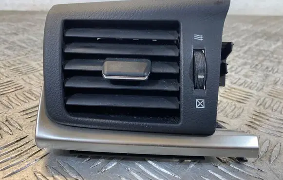 Lexus CT 200H Dashboard side air vent grill/cover trim 5565076010 5566176010 5568676010