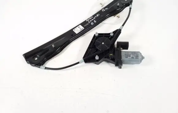 Rear window lifting mechanism without motor