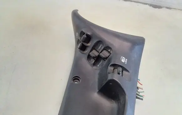 Chrysler Voyager Electric window control switch 4685437G937