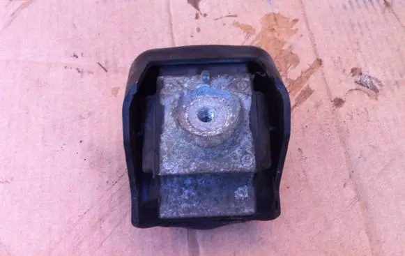 Mercedes-Benz Sprinter W906 Engine mount vacuum valve 