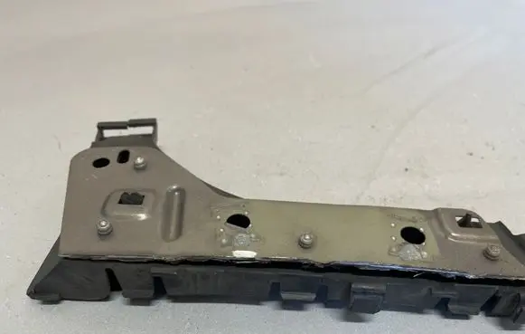 Opel Meriva B Front bumper mounting bracket