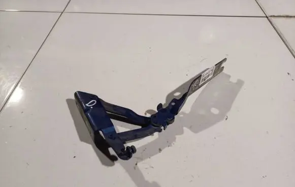 Volkswagen Golf V Tailgate/trunk/boot hinge