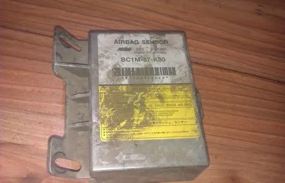 Mazda 323 Airbag control unit/module 12192601
