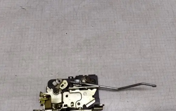 Opel Movano A Front door lock 