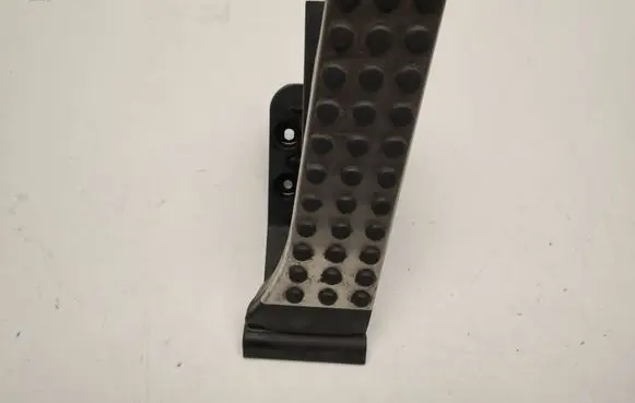 Accelerator throttle pedal