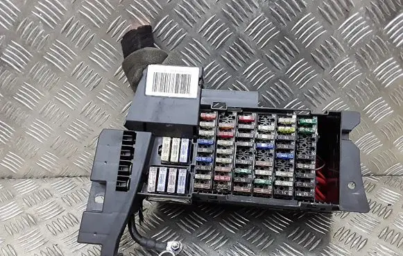 Mercedes-Benz B W245 Fuse module A1695451740