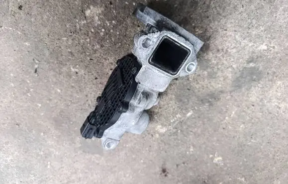Opel Astra J EGR valve 55581958