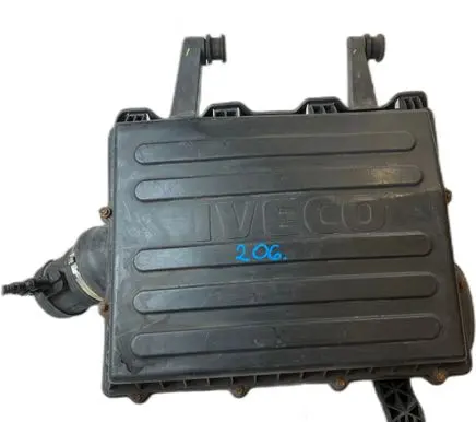 Renault Trafic III (X82) Air filter box 5801353825