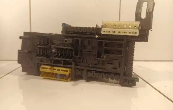 Mercedes-Benz C W204 Fuse module 2129021201 2049006301