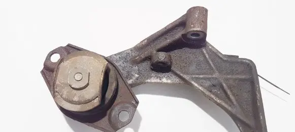 Alfa Romeo 147 Engine mount bracket a236