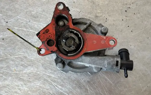 Nissan Qashqai Vacuum pump 146503760R