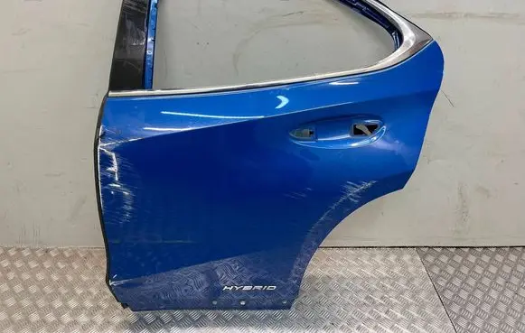 Lexus UX Rear door