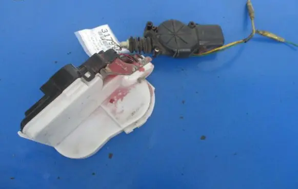 Seat Ibiza II (6k) Front door lock
