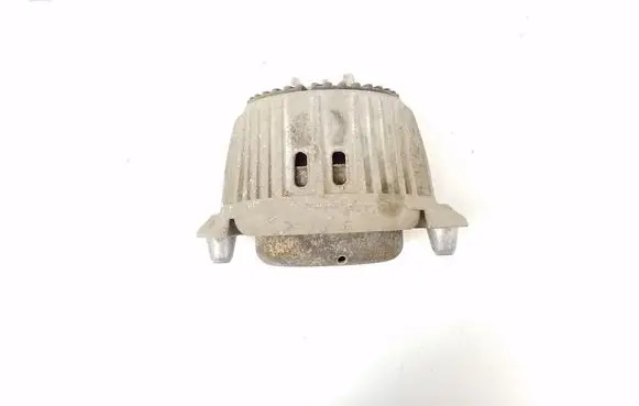 Engine mount bracket
