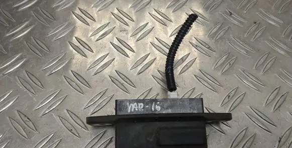 Toyota Yaris Tailgate opening switch 