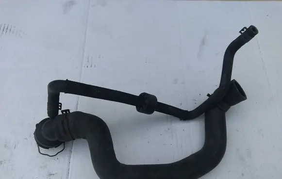 Volkswagen Golf V Engine coolant pipe/hose