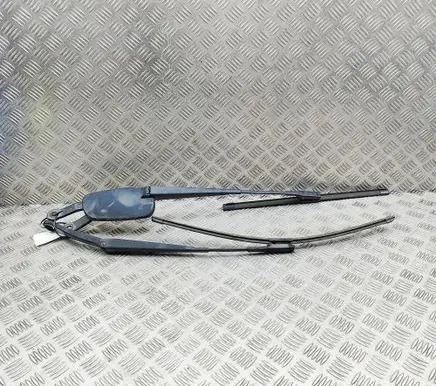 Mercedes-Benz CLA C117 X117 W117 Windshield/front glass wiper blade A1738200244 A1768200344