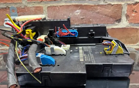 Mercedes-Benz SLK R172 SAM control unit 1729060005 5DK01102381 1729015500