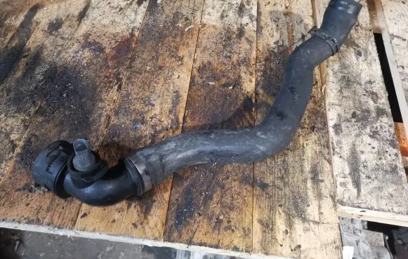 Audi Q7 4L Engine coolant pipe/hose 7L6122291M