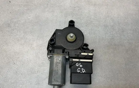 Volkswagen Golf VI Rear door window regulator motor 8P7959811B
