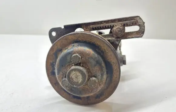 BMW 5 E28 Power steering pump 3241141243 3241133969