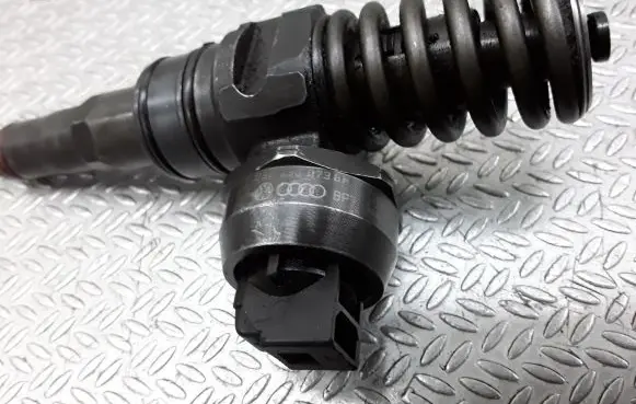 Audi A4 S4 B7 8E 8H Fuel injector 038130073BH