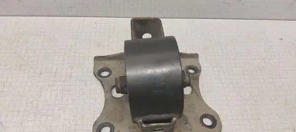Nissan Almera N16 Engine mount bracket