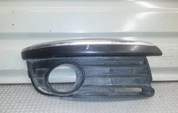 Volkswagen Golf V Front fog light trim/grill 1K0853666H