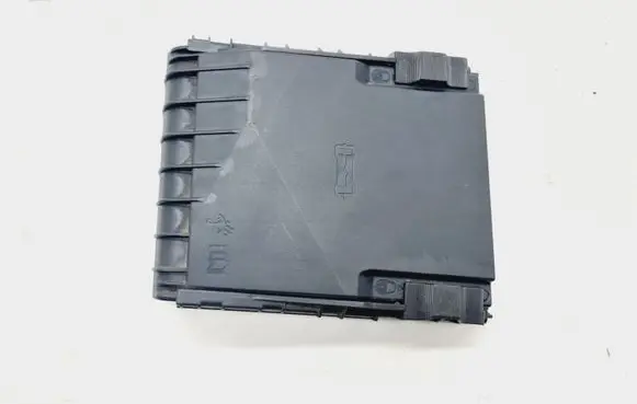Volkswagen PASSAT B6 Fuse box cover 1K0937132F
