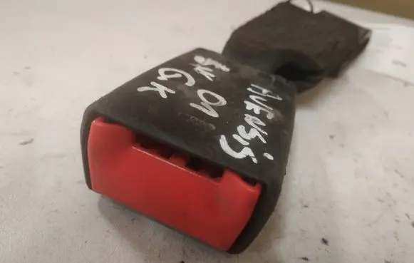 Toyota Avensis T220 Rear seatbelt buckle 30002141
