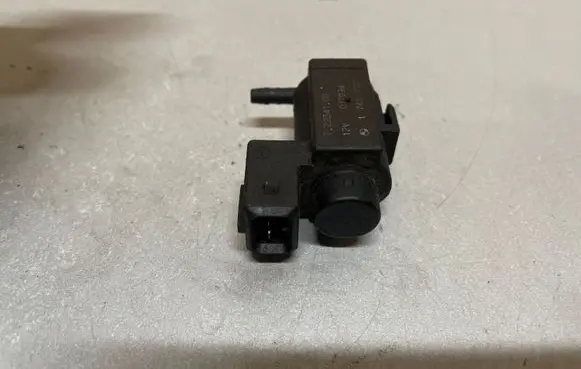 BMW 5 E60 E61 Turbo solenoid valve 1742712