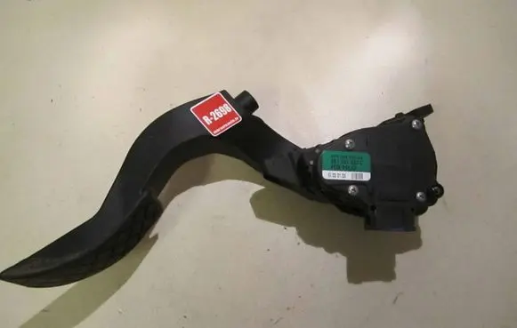 Audi A4 S4 B7 8E 8H Accelerator throttle pedal 8E1721523C 03010