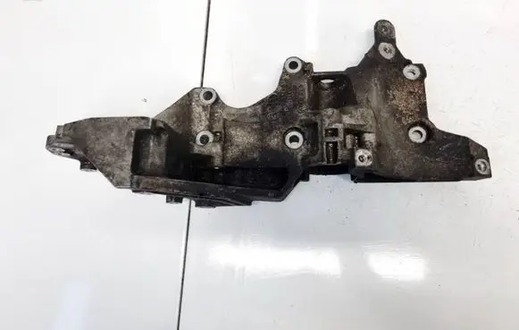 Volkswagen PASSAT B7 Engine mounting bracket 03L903143Q