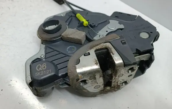 Lexus IS 220D-250-350 Front door lock Q65K2121 5K2121