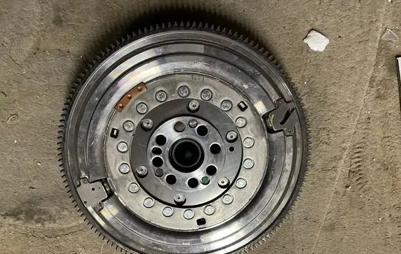 BMW 1 F40 Flywheel 865563806