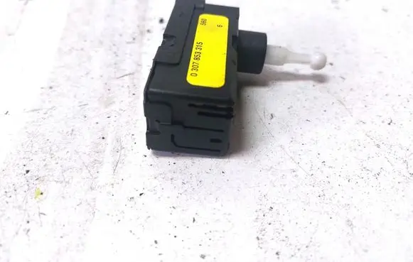 Ford B-MAX Headlight level adjustment motor 0307853315