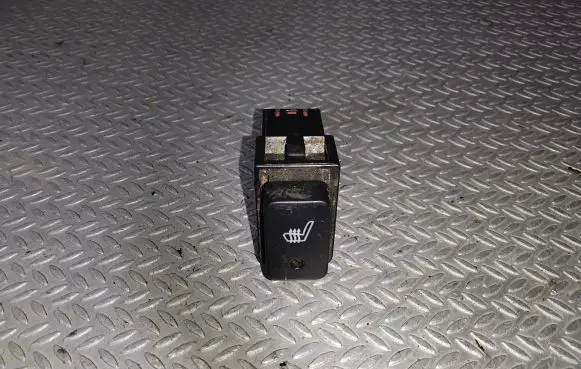 Suzuki Grand Vitara II Seat heating switch