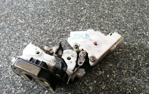 Nissan Terrano Rear door lock 8255250J01
