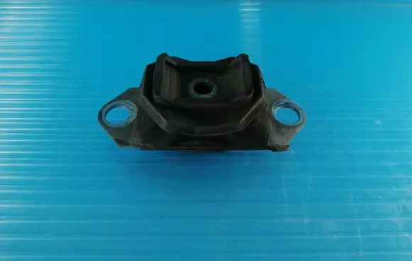 Nissan Qashqai Engine mount bracket 8200358147C 8200395661B