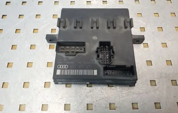 Audi A4 S4 B7 8E 8H Light module LCM 8E0907279L