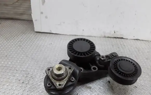 Volkswagen II LT Generator/alternator belt tensioner 074145189C