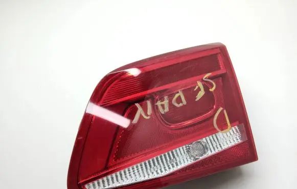 Volkswagen PASSAT B7 Tailgate rear/tail lights 3AE945094J 90004891
