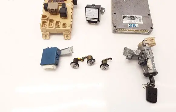 Toyota Yaris Verso Engine ECU kit and lock set 8966152280 2110007430 8974152020