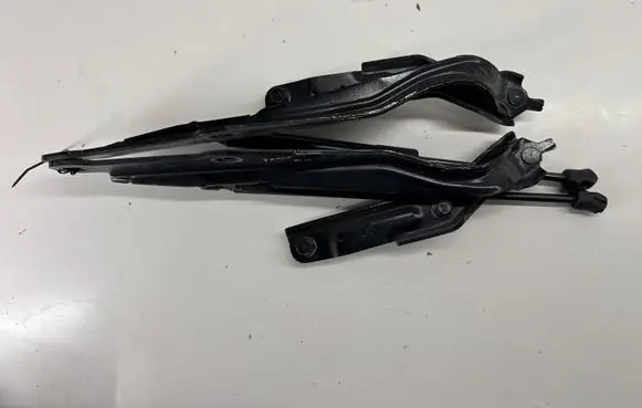 Chrysler 300C Engine bonnet/hood hinges 55113550AG 55113551AG 55113776AC