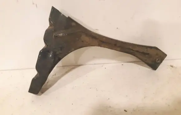 Audi A6 S6 C5 4B Fender mounting bracket