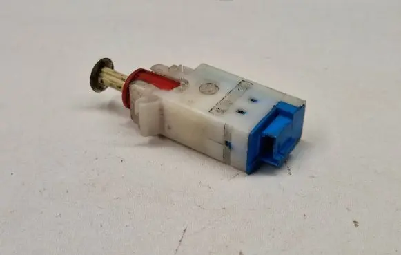 BMW 5 E39 Brake pedal sensor switch 8381612
