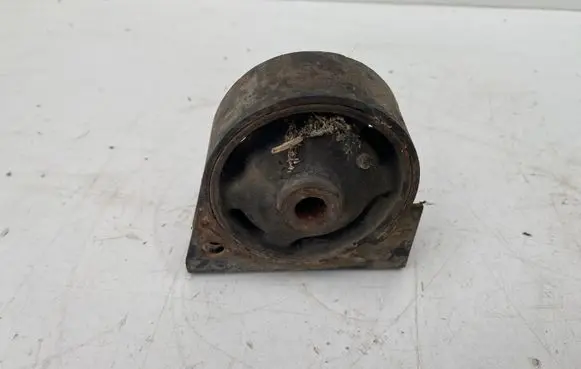 Toyota Corolla E110 Engine mount bracket