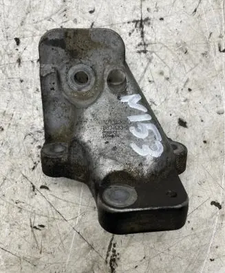 Engine mounting bracket